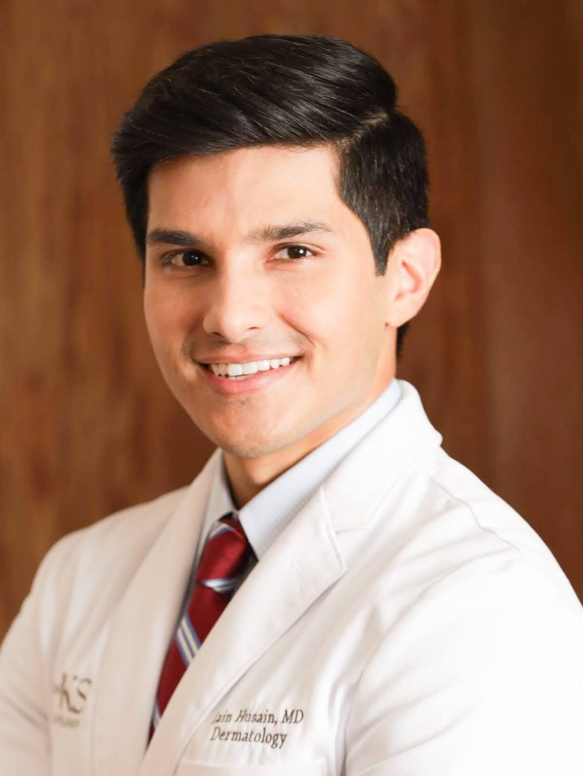 Describes the appearance of the image